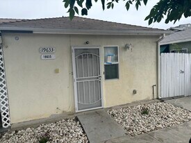 Building Photo - 19633 Vanowen St