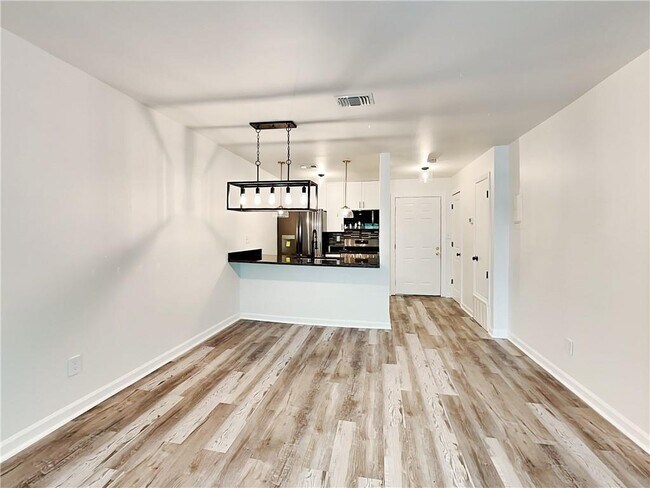 Building Photo - 209 14th St NE