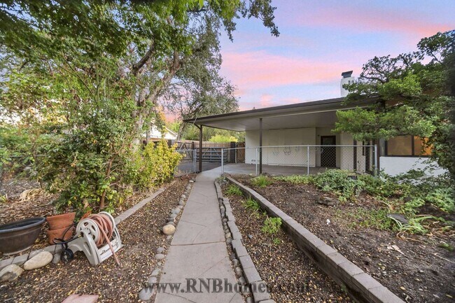 Building Photo - 4305 Whispering Oak Cir