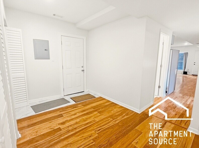 Building Photo - 1638 W 18th Pl