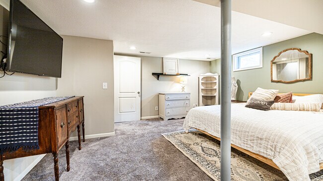 Building Photo - 405 NE Richardson Pl