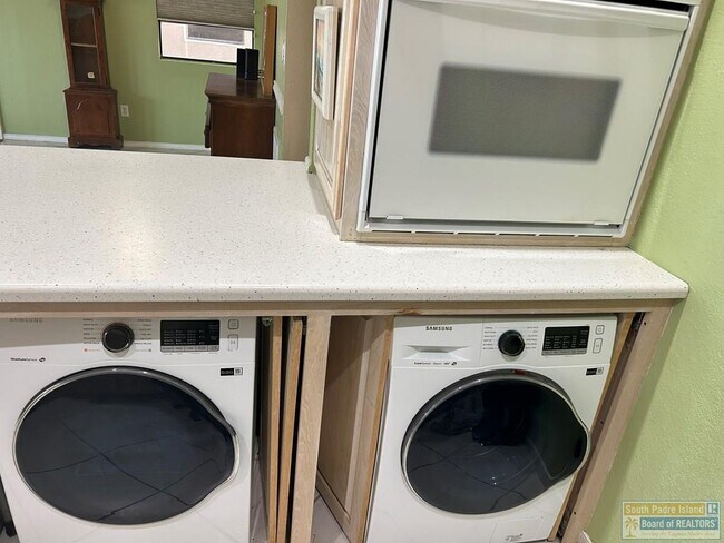 Building Photo - 1342 Harbor Island Dr