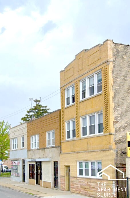 Building Photo - 4854 W Diversey Ave