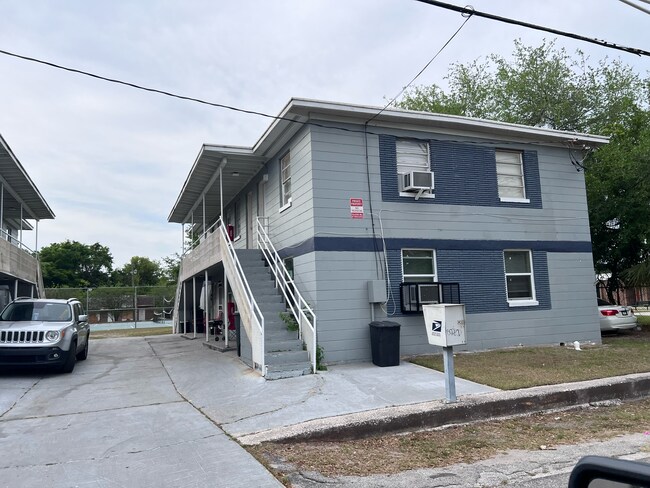Building Photo - 232 Chelsea St