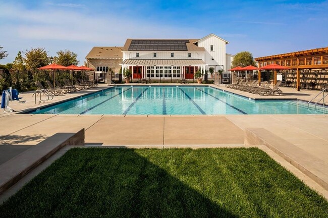 Building Photo - Gorgeous 4 Bedroom Model Home in the Cannery