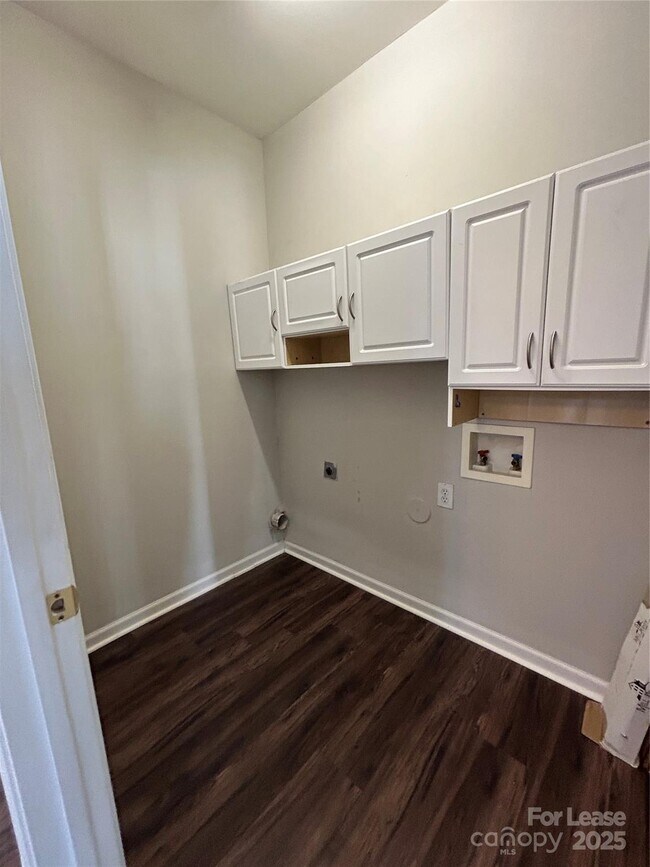 Building Photo - 18605 Ruffner Dr