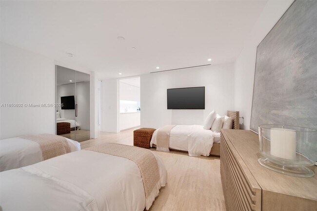 Building Photo - 9001 Collins Ave