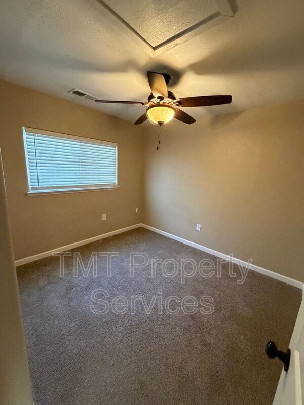 Building Photo - 10087 Emerald Grove Dr