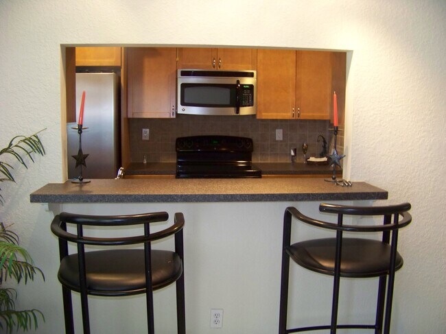 Building Photo - 605 High Point Blvd N