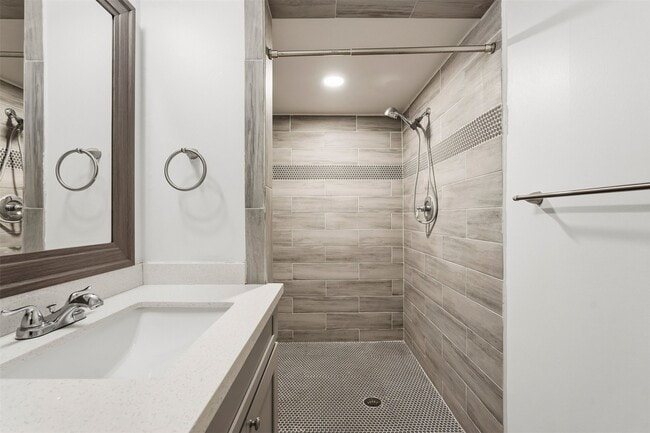 Building Photo - 1219 Wisterwood Dr