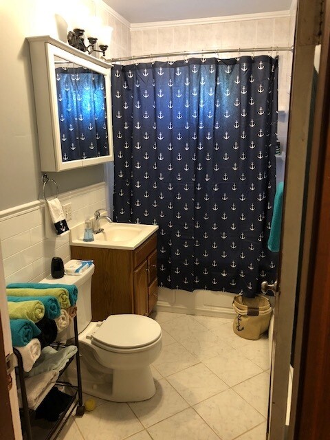 bath w/ whirlpool tub - 43 Goethe St