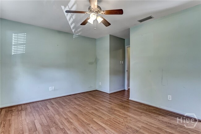 Building Photo - 4 Cottingham Dr