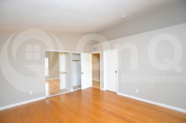 Building Photo - 169 S Criss St