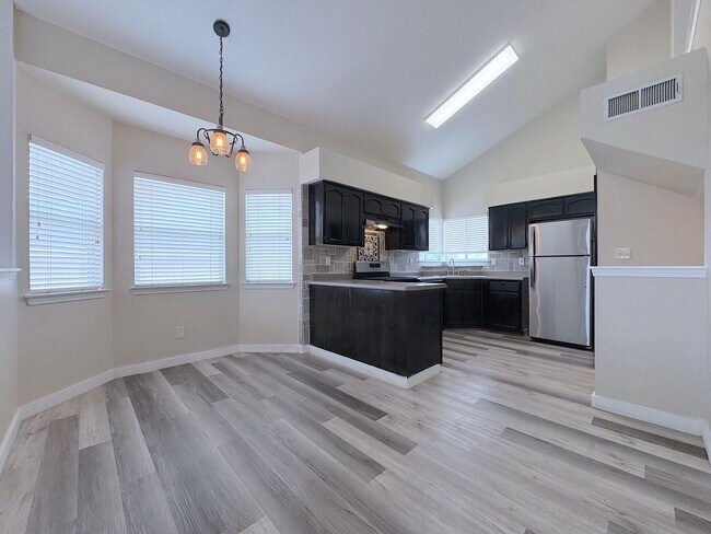 Building Photo - East El Paso Split Tri-Level 3 bed/2 bath Refrig A/C with bonus loft!