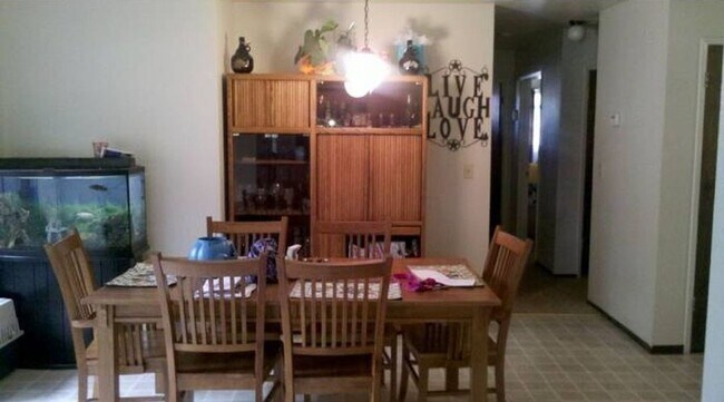 Building Photo - 843-845 Netters Circle