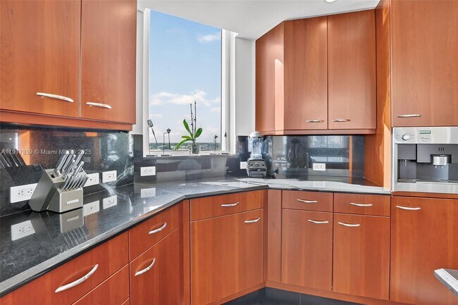 Building Photo - 6000 Island Blvd