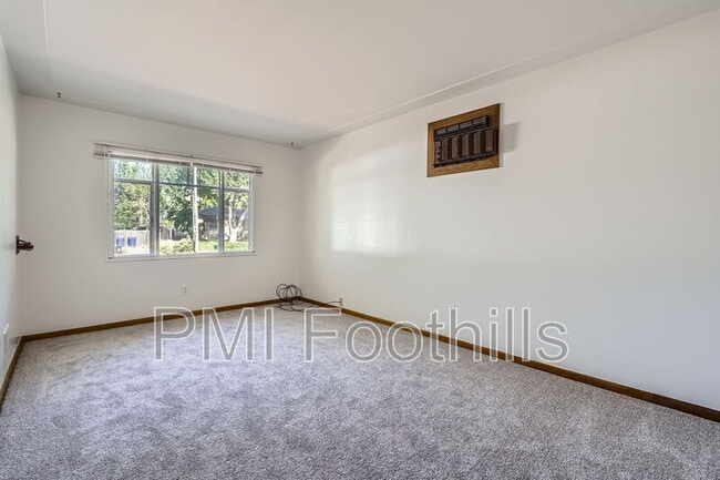 Building Photo - 275 Garnet St