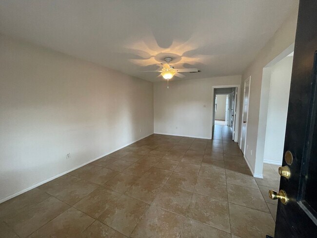 Building Photo - END OF JULY 2025 PRE-LEASE!  Spacious 3 Be...