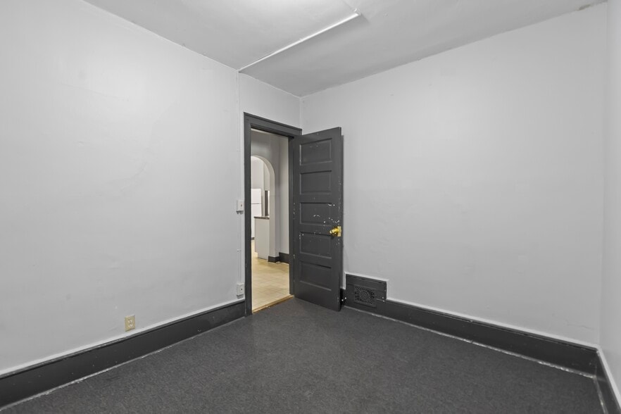 bedroom 1 entry - 2514 N Oakland Ave