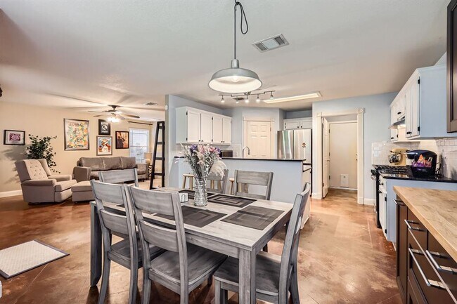 Building Photo - 1125 Strickland Dr