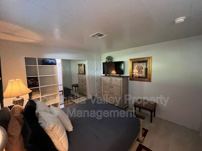 Building Photo - 421 S Paseo Laredo