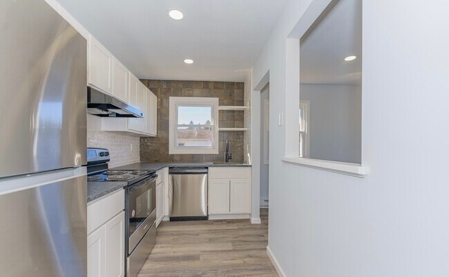 Building Photo - 128 Rockefeller Rd