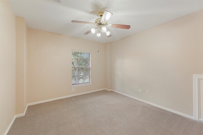 Building Photo - 22910 Fairleaf Cir