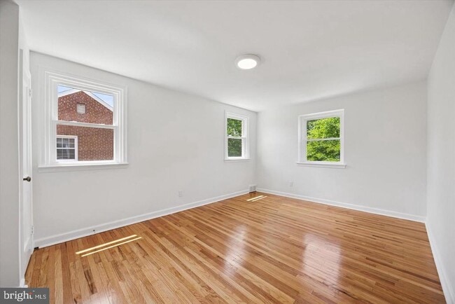 Building Photo - 609 Latham Dr
