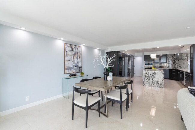 Building Photo - 4100 Galt Ocean Dr