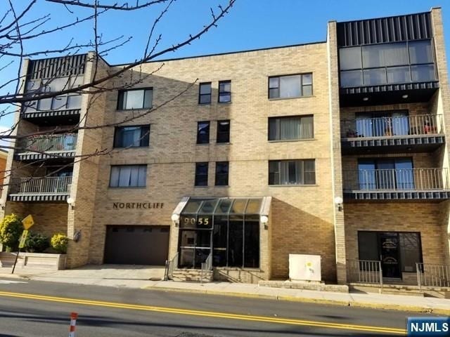 Building Photo - 9055 Palisade Ave