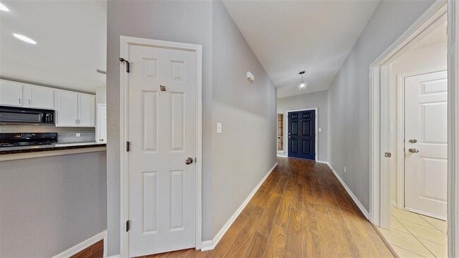 Building Photo - 221 Creek Ridge Ln