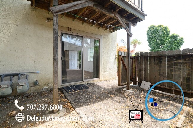 Building Photo - Two bedroom apartment half block from Benicia's 1st St