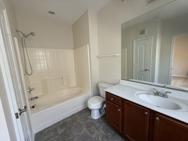 Building Photo - 924 Southmoor Dr
