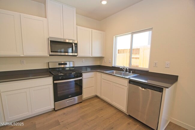 Building Photo - 8905 Windy Ravine Dr