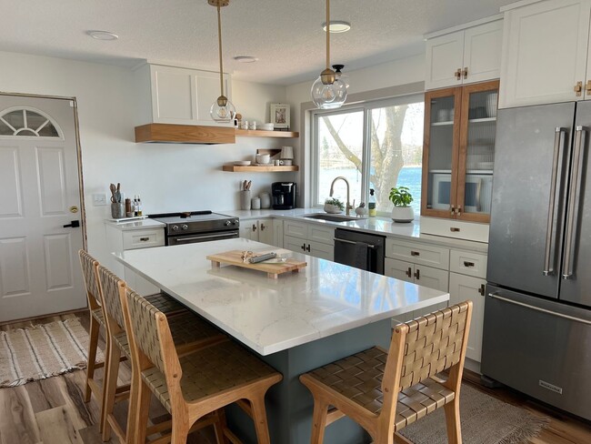 Building Photo - Charming 2BR+ Loft Lake House in Maple Lake