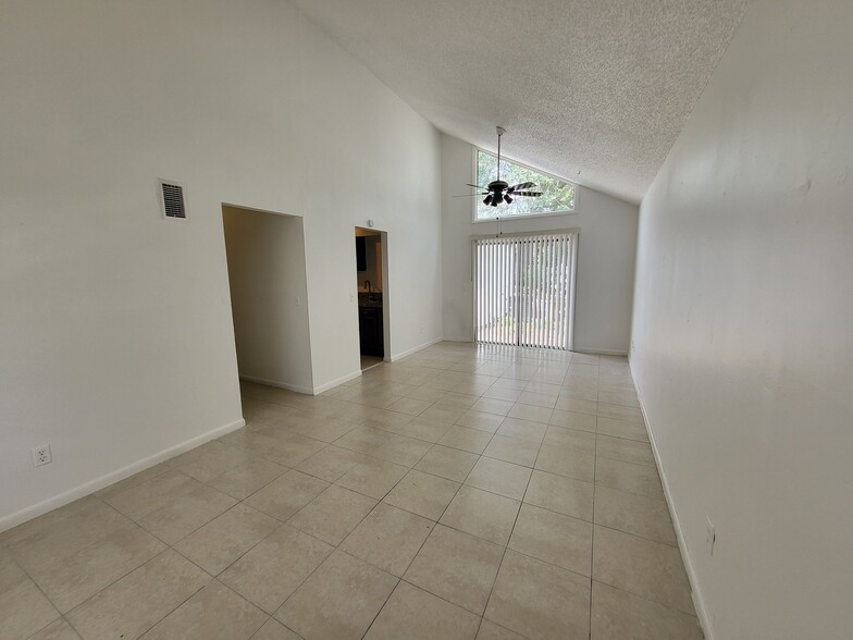 Building Photo - 8230 San Jose Manor Dr E