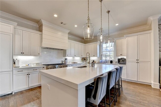 Building Photo - 120 Grand Cres