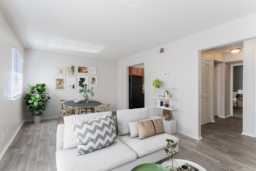 Building Photo - Hickory Lake