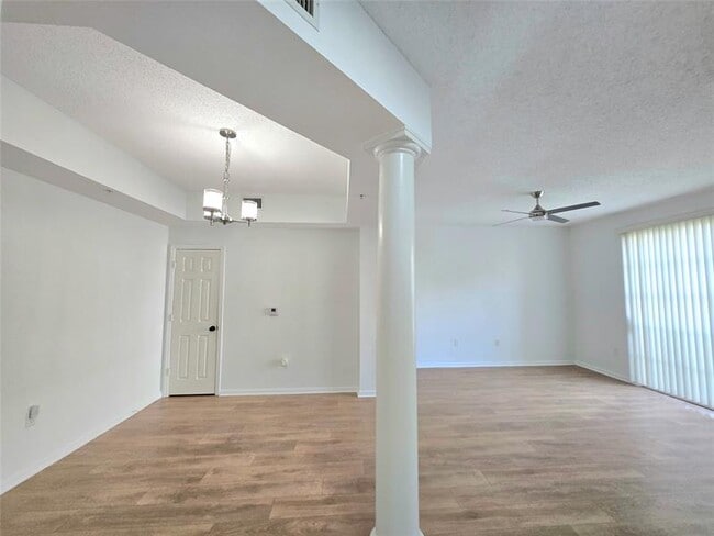 Building Photo - 533 NE 3rd Ave