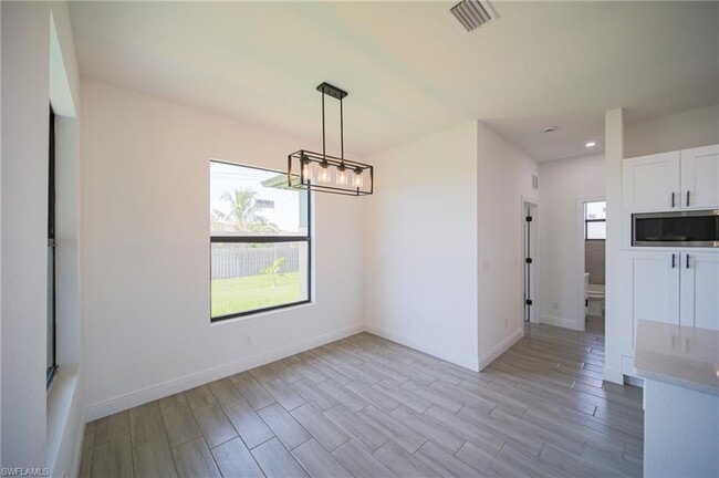 Building Photo - 422 Kismet Pkwy E