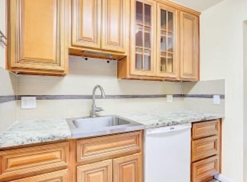 Building Photo - 300 N Civic Dr