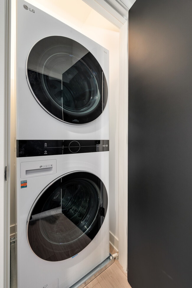 Building Photo - 4426 N Kenneth Ave