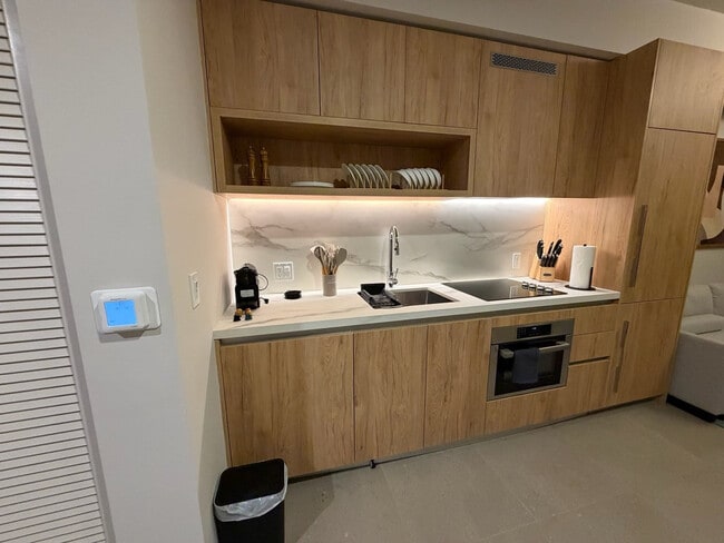 Building Photo - 11 NE 6th St