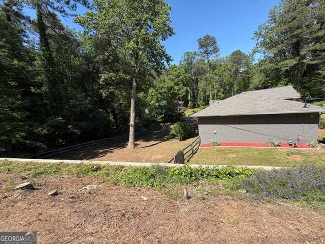 Building Photo - 3336 Camelot Dr NE