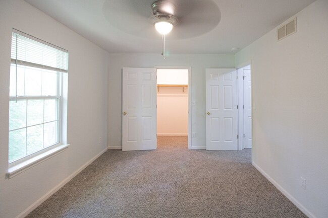 Building Photo - 5324-5326 Godas