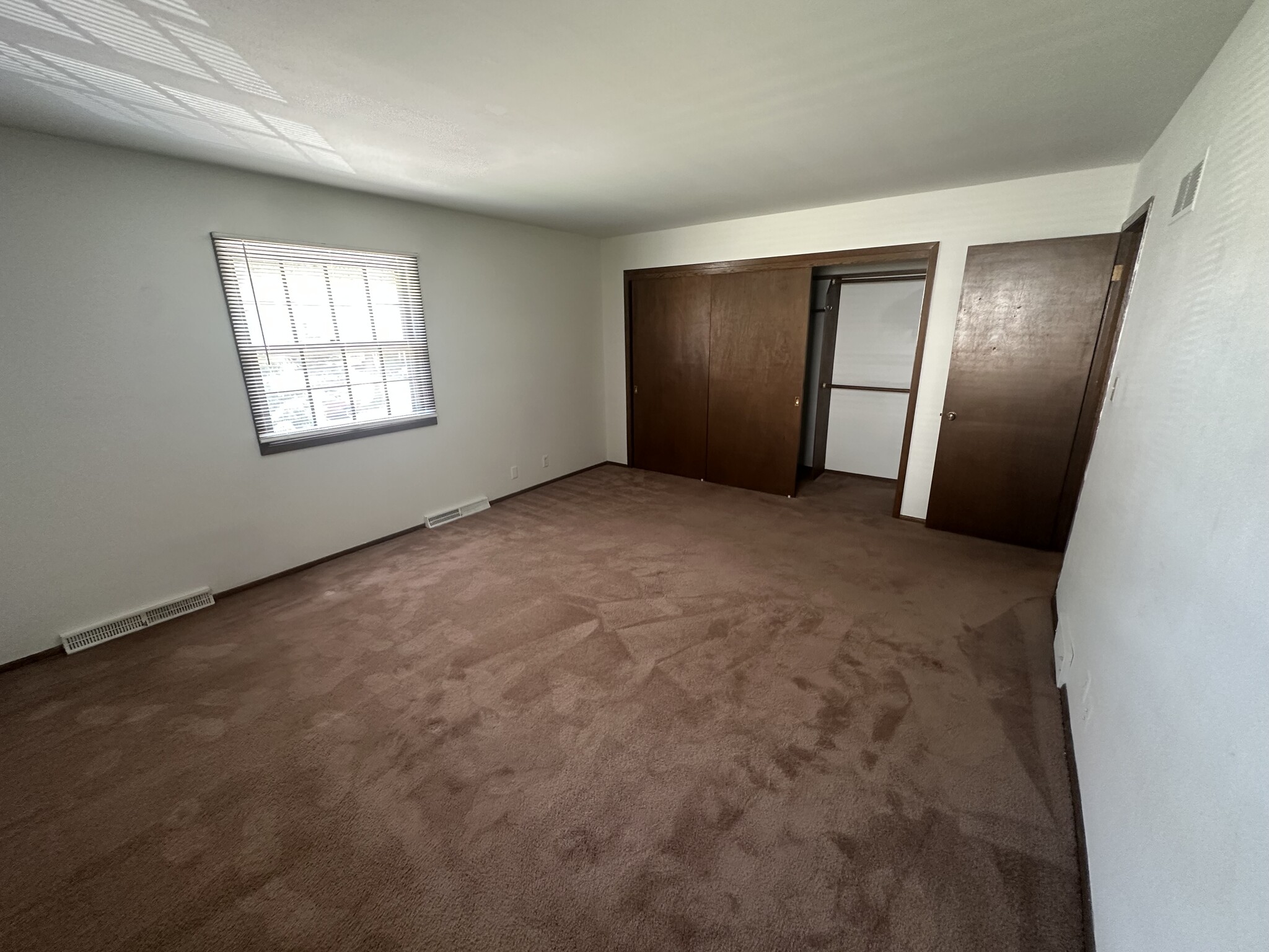 Building Photo - 1331 Martha Washington Dr
