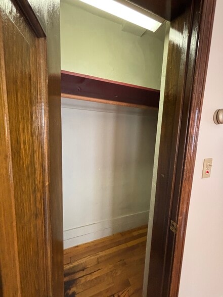 Building Photo - 240 Kelton St