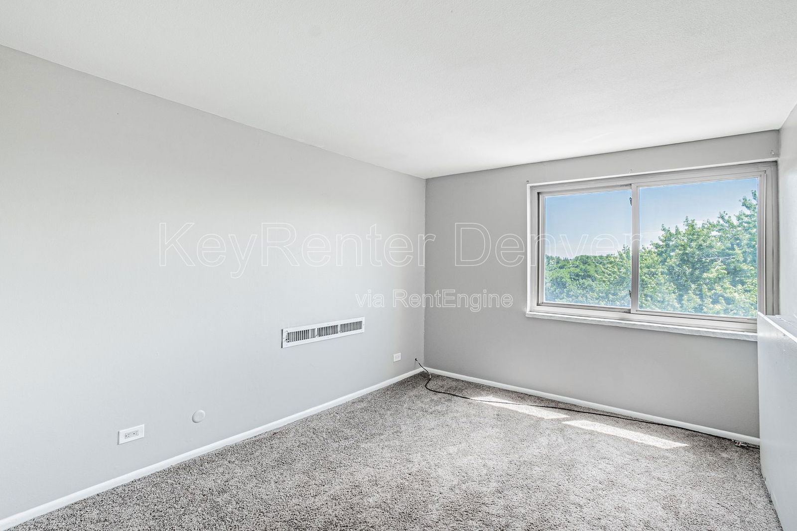 Building Photo - 1366 Garfield St