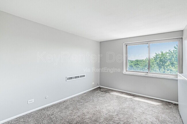 Building Photo - 1366 Garfield St