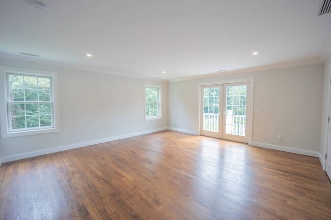 Building Photo - 1 Kewanee Rd